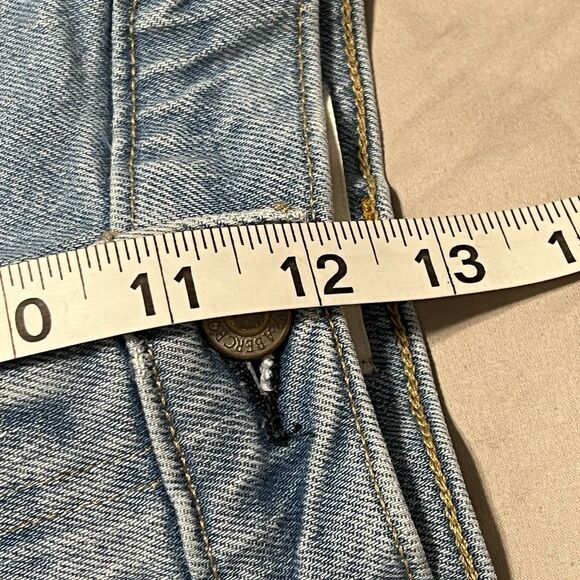 Abercrombie Curve Love Ultra High Rise 90s Straight Mom Denim Shorts 31/12 - Picture 4 of 9